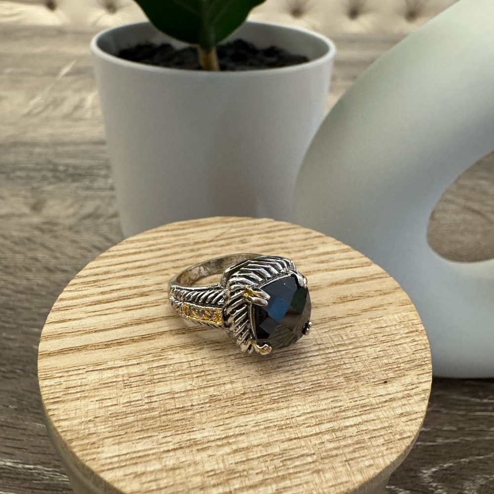 Excellent Condition Luxury Designer Inspired Black Onyx and Silver Ring